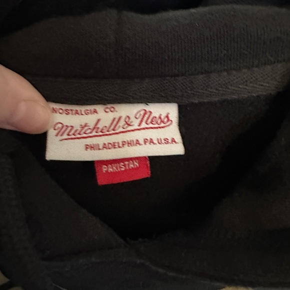 Toronto Raptors Size Medium Sweater - Picture 2 of 3